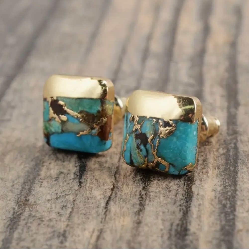 A pair of 14k Golden-plated square natural turquoise studs - Picture 2 of 3